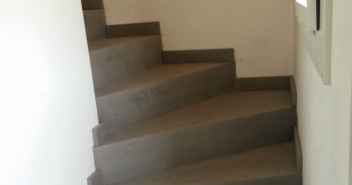 Escaliers et Plinthes Béton Ciré